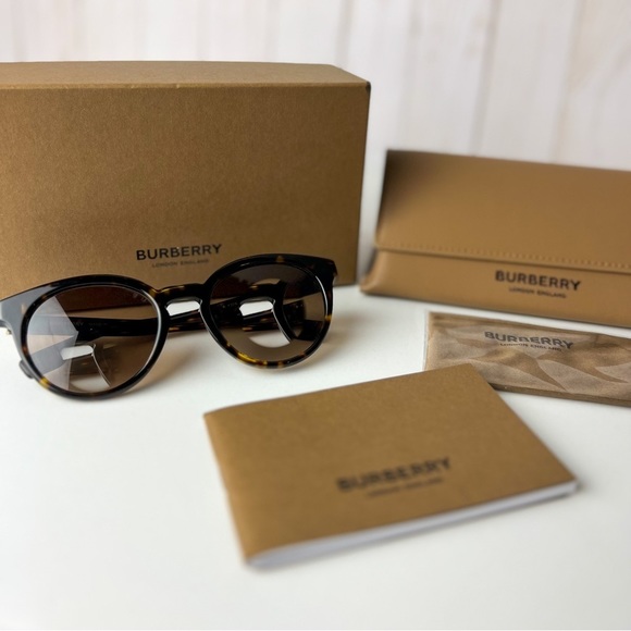 Burberry Sunglasses, Designer sunglasses, box, case, cleaning cloth & booklet. - Picture 2 of 7